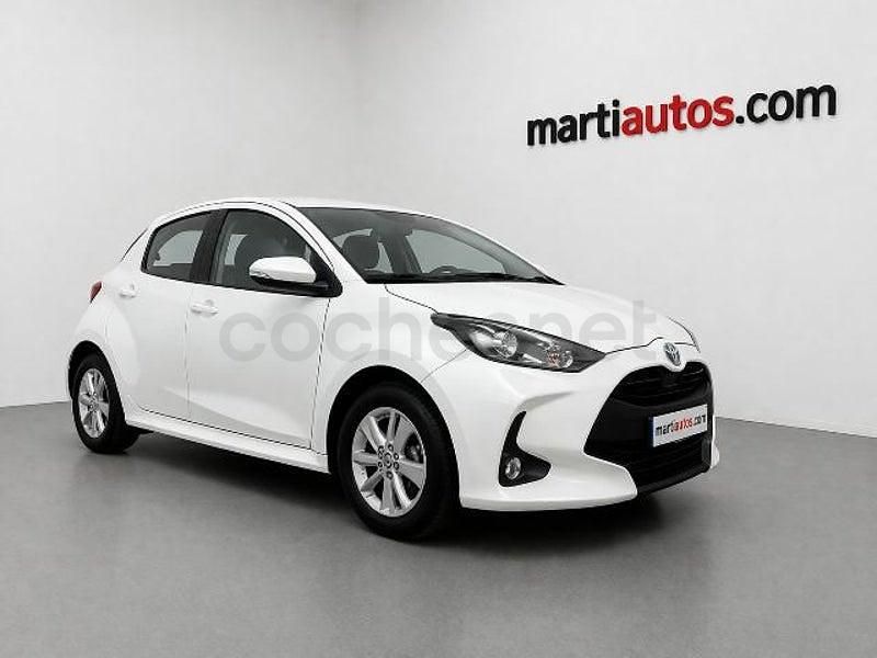 Usado Toyota Yaris Hybrid Active 116 CV (85 kW) 2022 Blanco Berlina