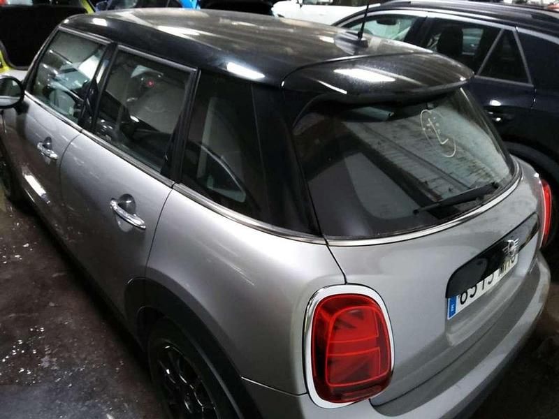 Usado Mini Cooper 137 CV (100 kW) 2023 Plateado Utilitario