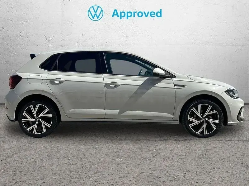 Usado VW Polo R-line 95 CV (69 kW) 2022 Gris / plata Utilitario