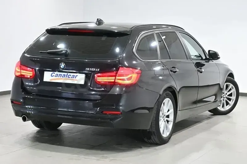 Usado BMW 318 Comfort Edition 150 CV (110 kW) 2017 Negro Familiar