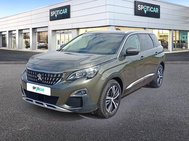 Usado Peugeot 5008 Allure 130 CV (95 kW) 2020 Gris / plata SUV