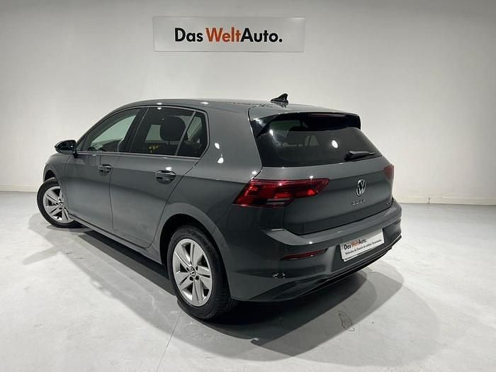 Gris Usado 2022 VW Golf VIII Life | 25.300 € (Un poco caro) - Imagen 1/4