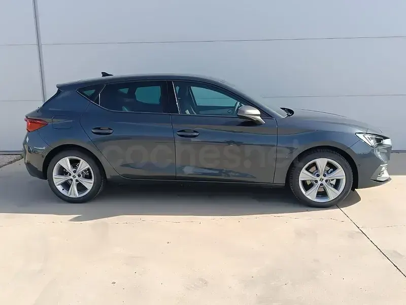 Nuevo Seat Leon FR 150 CV (110 kW) 2026 Gris / plata Berlina