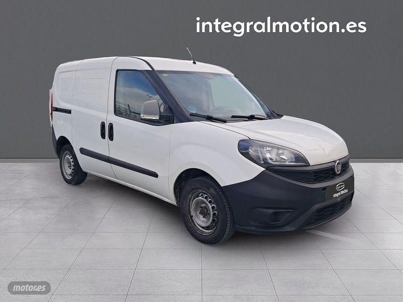 Usado Fiat Doblò 95 CV (69 kW) 2019 Blanco Monovolumen