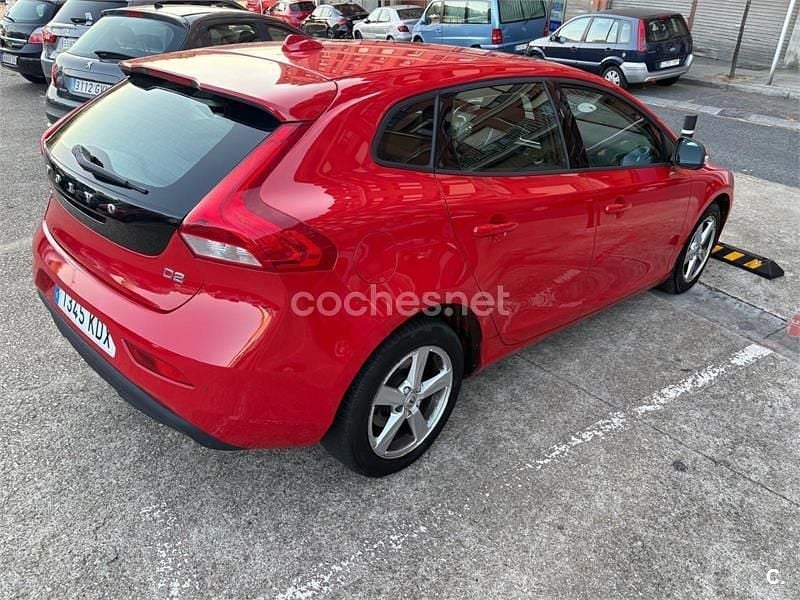 Begagnad Volvo V40 Kinetic 120 HK (88 kW) 2017 Röd Sedan
