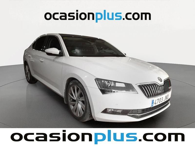 Usado Skoda Superb Style 150 CV (110 kW) 2016 Blanco Berlina