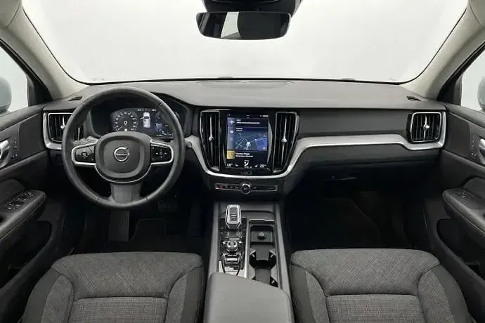 Usado Volvo V60 Core 197 CV (144 kW) 2023 Gris / plata Familiar