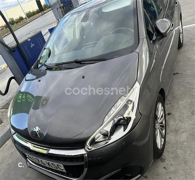 Usado Peugeot 208 Signature Sky 99 CV (72 kW) 2018 Gris / plata Utilitario