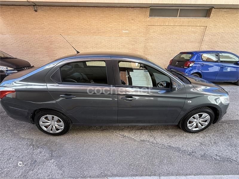 Usado Citroën C-Elysee I Seduction 72 CV (52 kW) 2014 Gris / plata Berlina