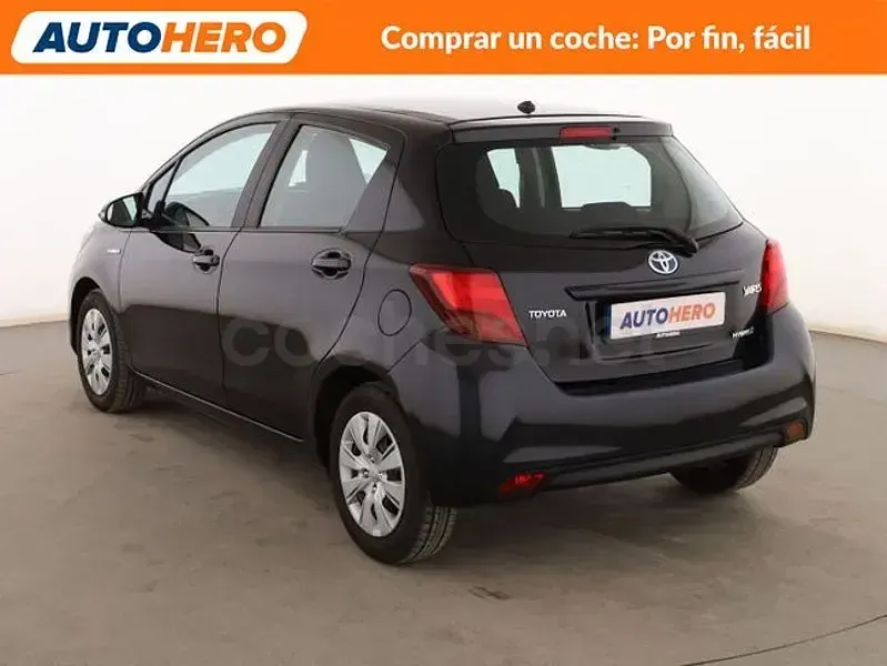 Usado Toyota Yaris Hybrid City 100 CV (73 kW) 2017 Negro Berlina