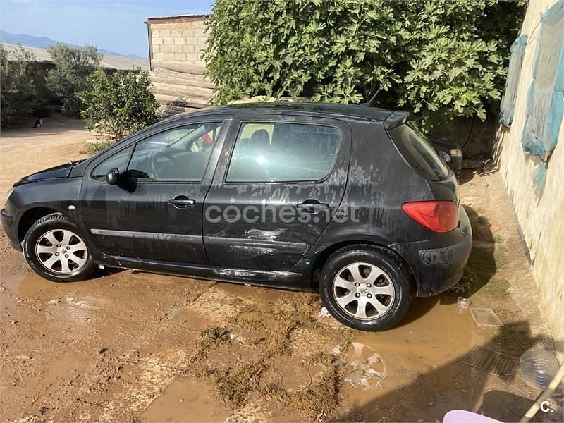 Negro Usado 2002 Peugeot 307 Berlina | 1100 € (Buen precio) - Imagen 1/2