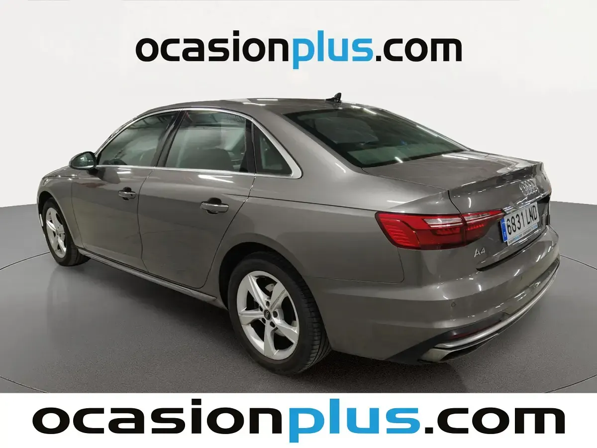 Usado Audi A4 Advanced 163 CV (119 kW) 2021 Gris Berlina