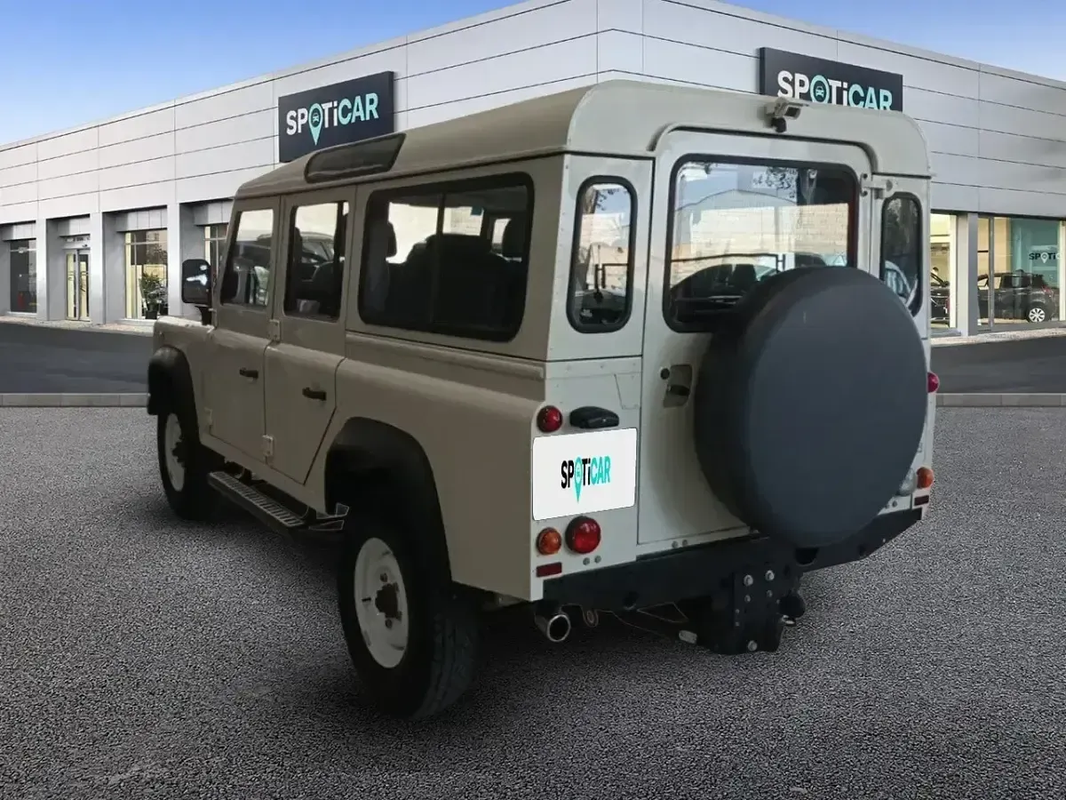 Begagnad Land Rover Defender S 122 HK (89 kW) 2010 Vit SUV