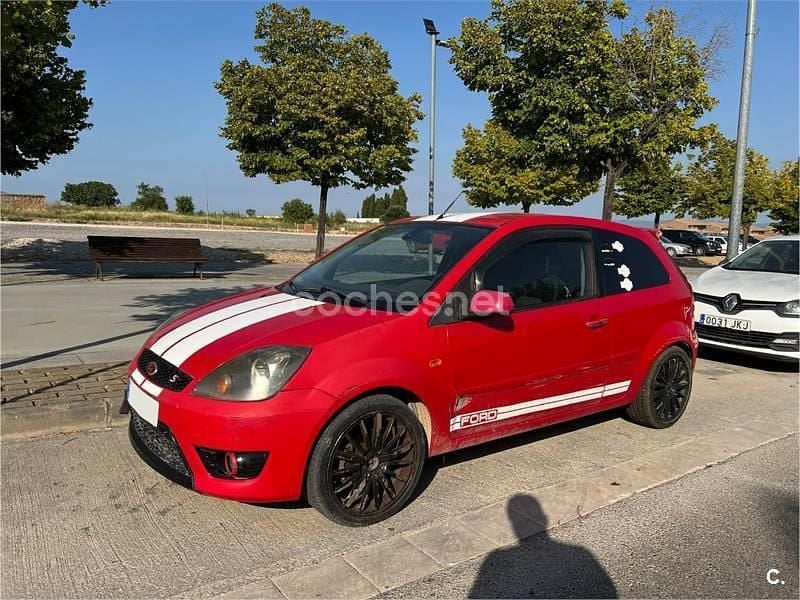 Rojo Usado 2006 Ford Fiesta Sport Utilitario | 3500 € (Precio justo) - Imagen 1/4
