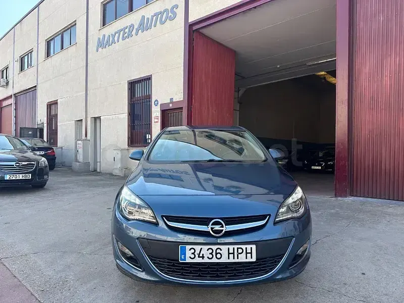 Usado Opel Astra Excellence 140 CV (102 kW) 2013 Azul Berlina