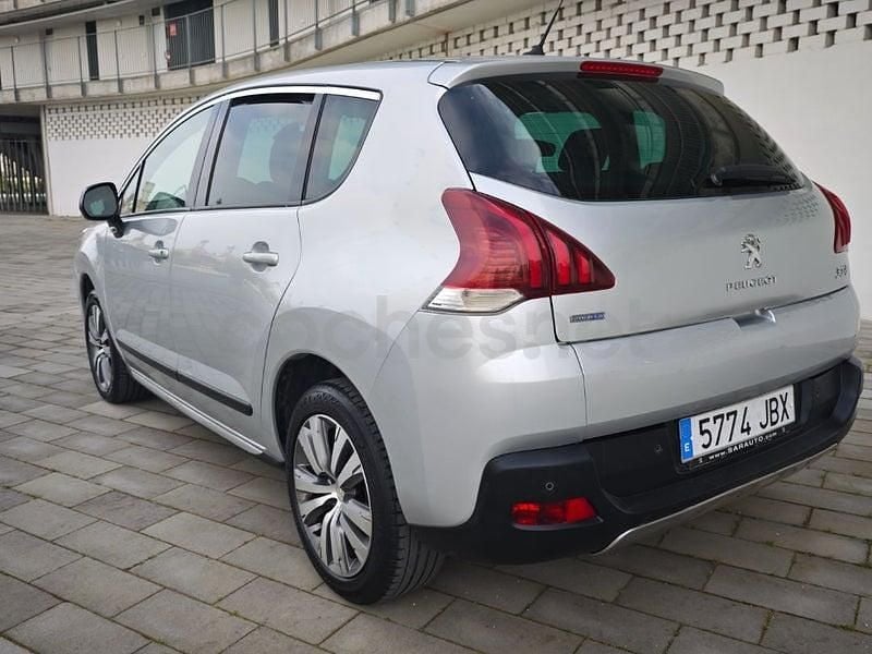 Usado Peugeot 3008 Style 120 CV (88 kW) 2015 Gris / plata Familiar