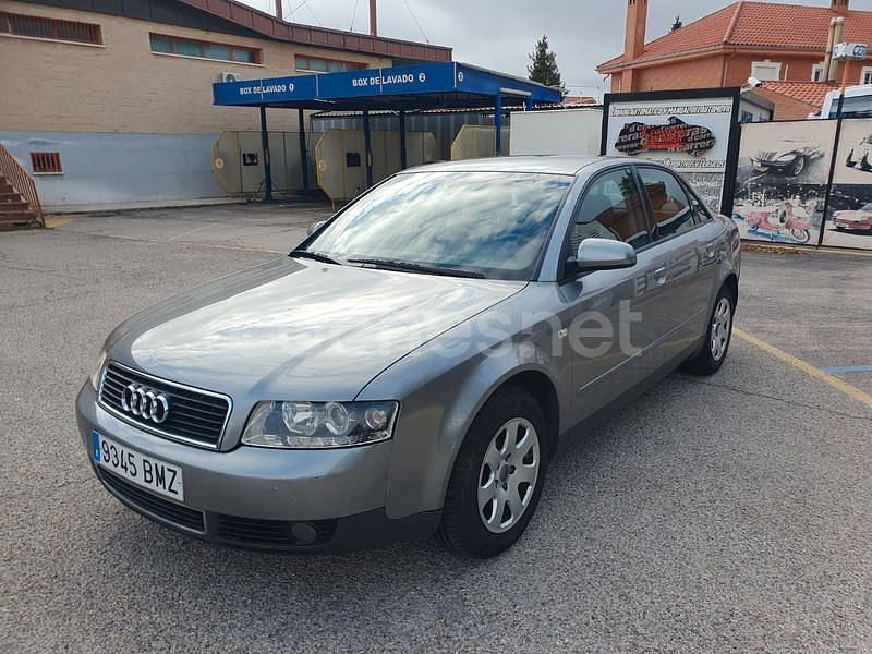 Gris / plata Usado 2001 Audi A4 Berlina | 4390 € (Precio justo) - Imagen 1/4