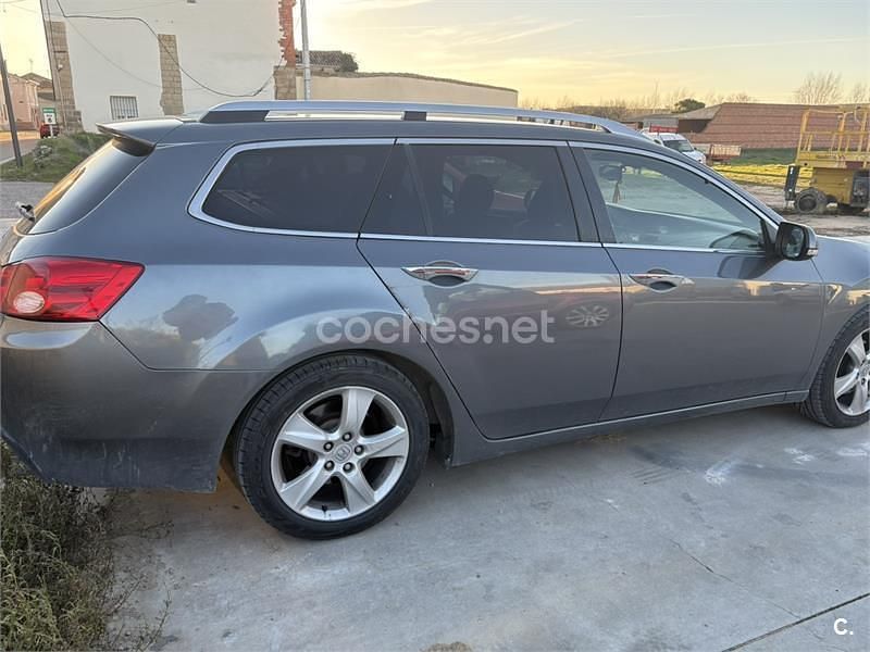 Usado Honda Accord Executive 150 CV (110 kW) 2010 Gris / plata Familiar
