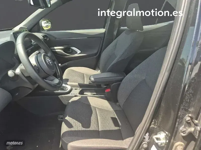 Usado Toyota Yaris Cross Active 116 CV (85 kW) 2024 Negro SUV