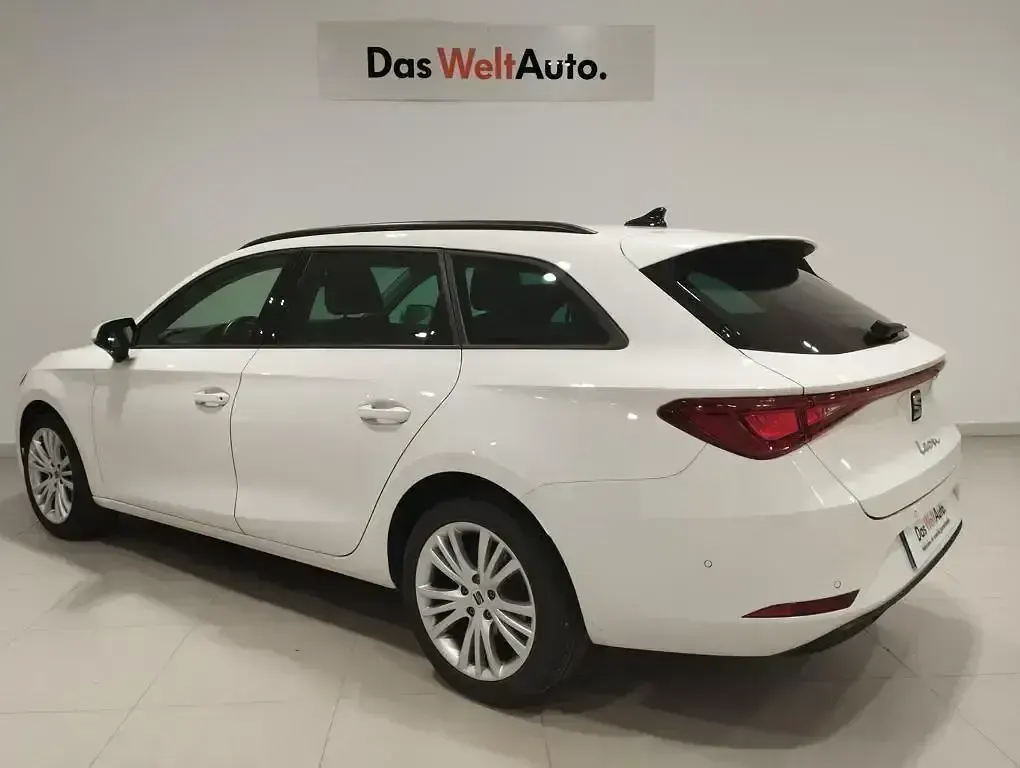 Usado Seat Leon Style 116 CV (85 kW) 2025 Blanco Familiar