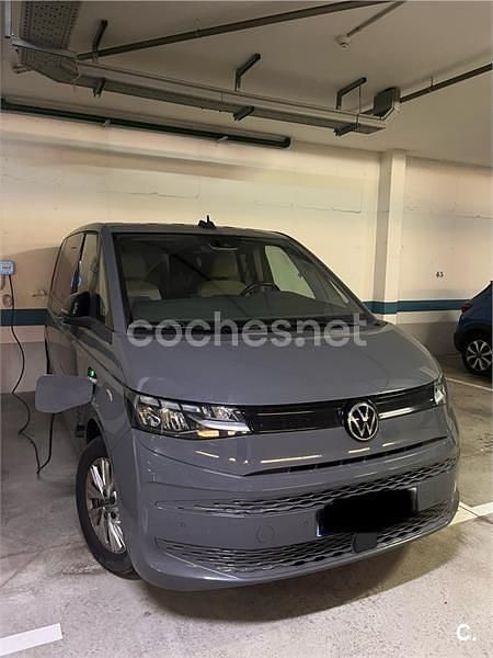 Gris / plata Usado 2023 VW Multivan Life Van | 39.100 € (Super precio) - Imagen 1/4