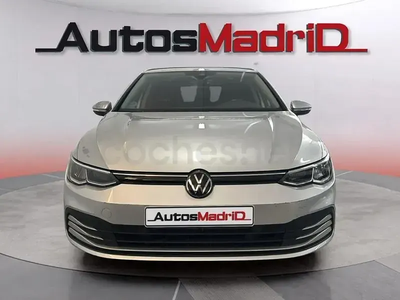 Usado VW Golf VIII Life 115 CV (84 kW) 2022 Gris / plata Berlina