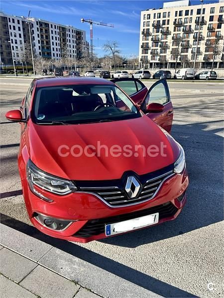 Usado Renault Mégane IV Bose Edition 130 CV (95 kW) 2018 Rojo Berlina