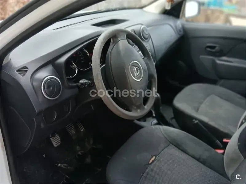 Usado Dacia Sandero Ambiance 75 CV (55 kW) 2014 Blanco Berlina