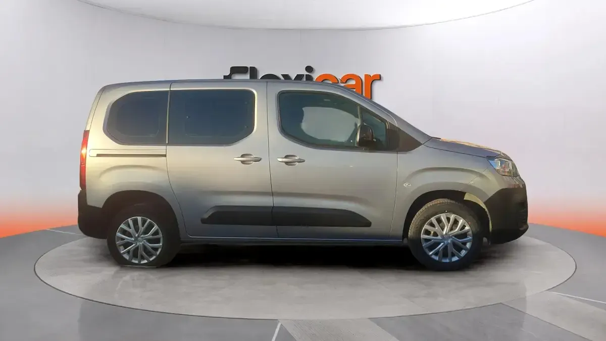 Usado Fiat Doblò 131 CV (96 kW) 2023 Gris Monovolumen