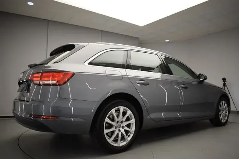 Usado Audi A4 Advanced 150 CV (110 kW) 2017 Gris / plata Familiar