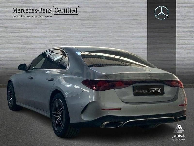 Usado Mercedes E220 197 CV (144 kW) 2024 Gris / plata Berlina