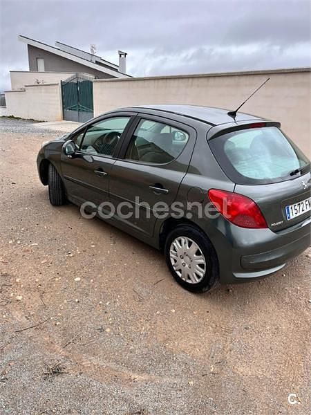 Usado Peugeot 207 90 CV (66 kW) 2007 Verde Berlina