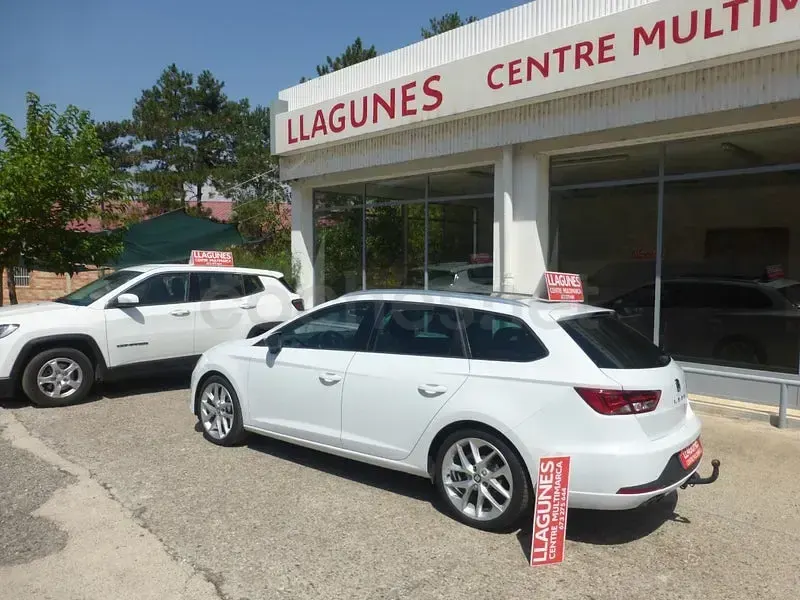 Usado Seat Leon FR 150 CV (110 kW) 2016 Blanco Familiar