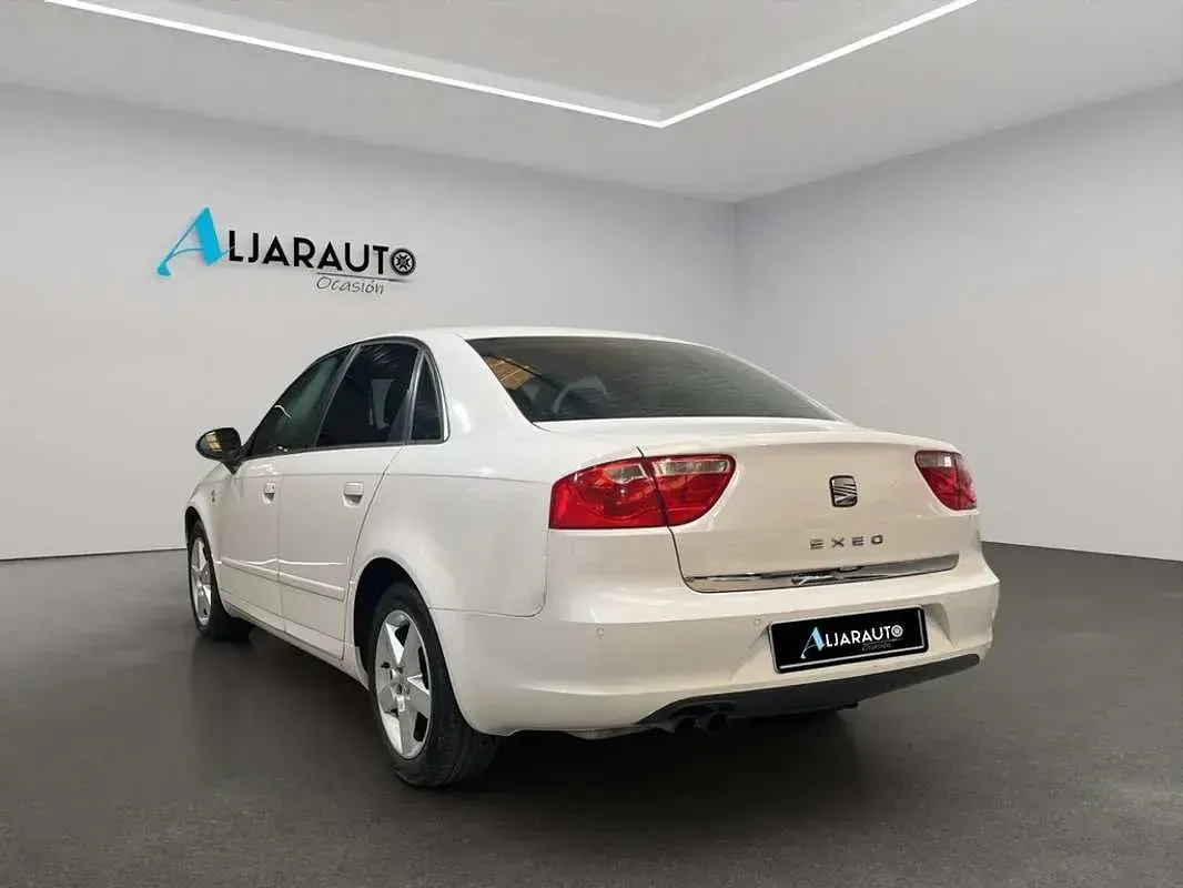 Usado Seat Exeo Reference 120 CV (88 kW) 2011 Blanco Familiar