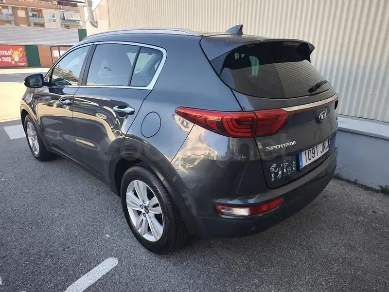 Usado Kia Sportage 115 CV (84 kW) 2016 Gris / plata SUV
