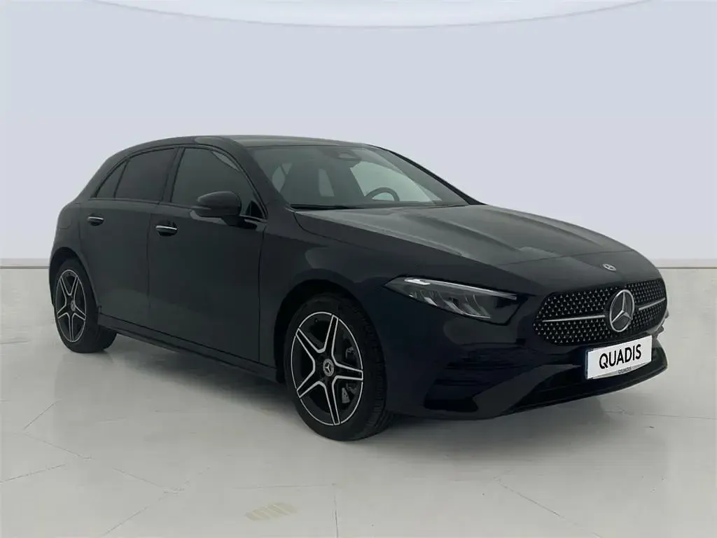 Nuevo Mercedes A250 218 CV (160 kW) 2025 Negro cosmos Berlina