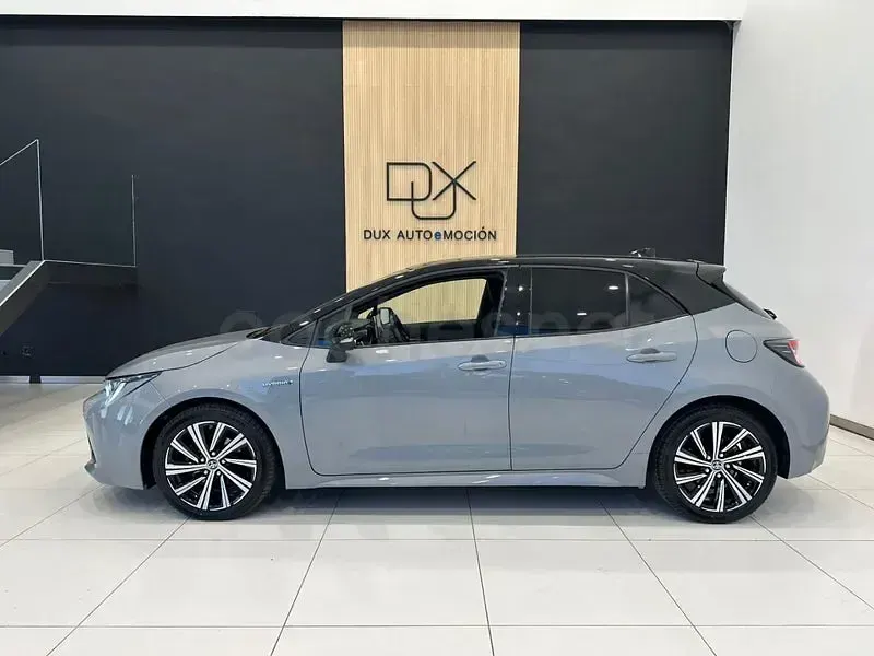 Usado Toyota Corolla Style 122 CV (89 kW) 2022 Gris / plata Berlina