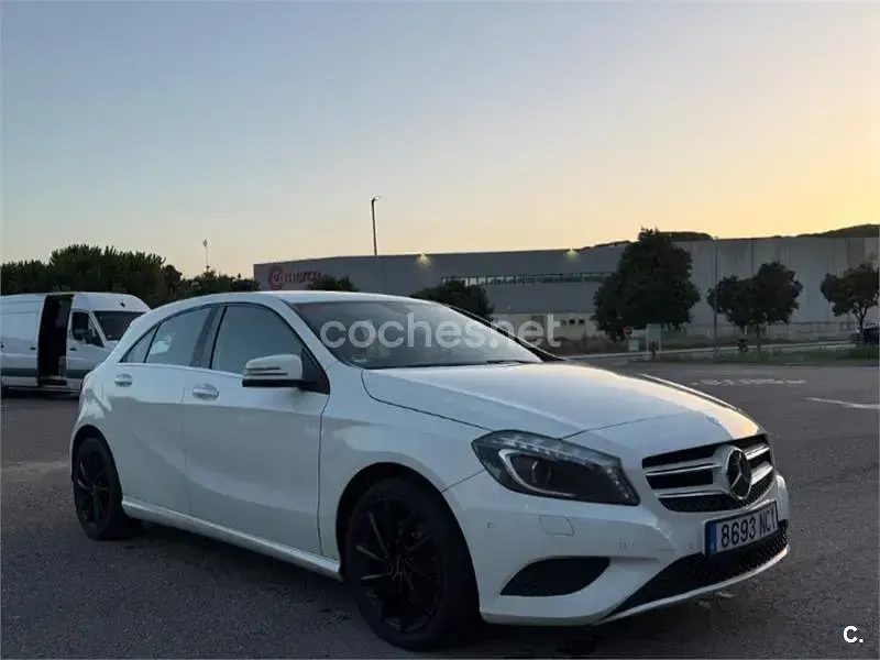 Usado Mercedes A180 Urban 122 CV (89 kW) 2014 Blanco Utilitario