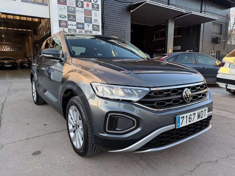 Usado VW T-Roc Life 115 CV (84 kW) 2023 Gris / plata SUV