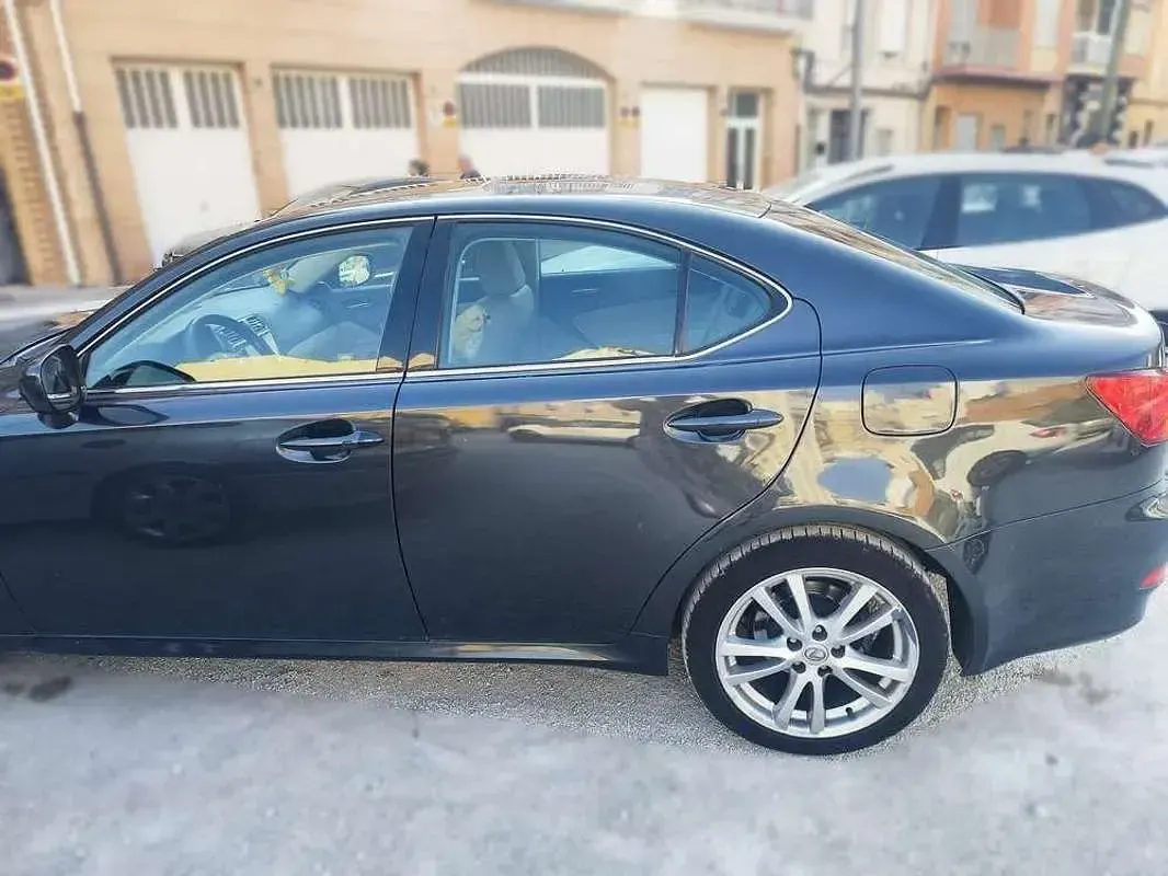 Usado Lexus IS220d Sport Line 177 CV (130 kW) 2006 Negro Berlina