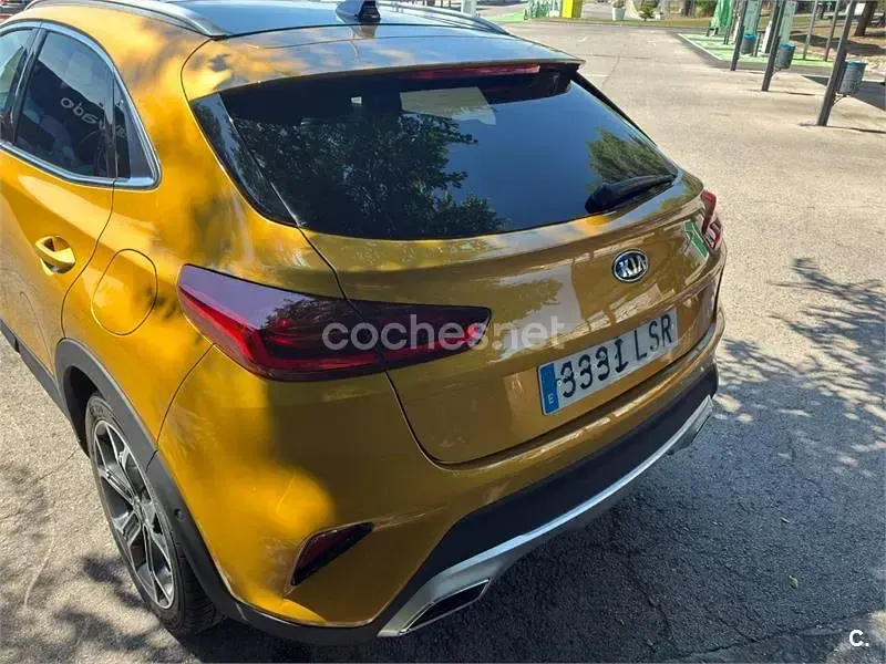 Usado Kia XCeed 136 CV (100 kW) 2021 Amarillo SUV
