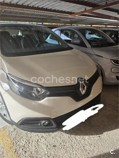 Usado Renault Captur Intens 90 CV (66 kW) 2015 Beige SUV