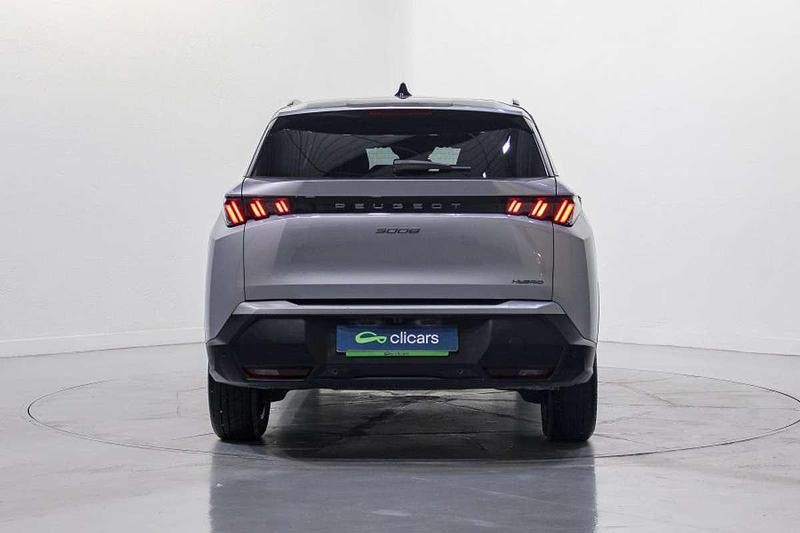 Usado Peugeot 5008 Allure 136 CV (100 kW) 2025 Plateado SUV
