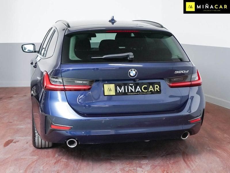 Usado BMW 320e 190 CV (139 kW) 2020 Azul Familiar