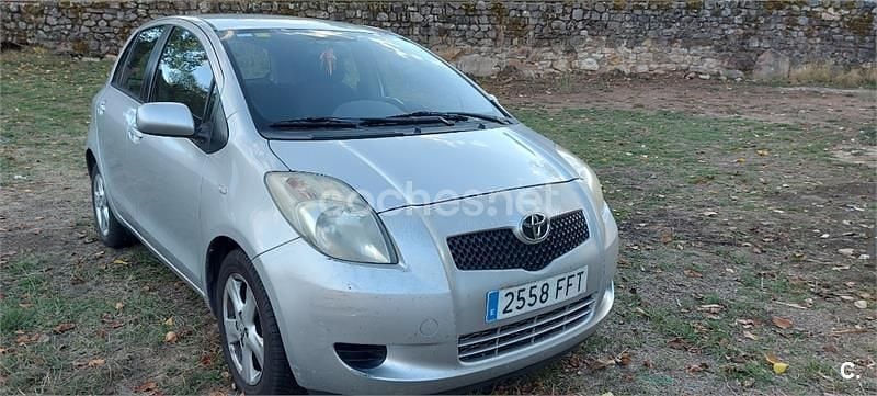 Gris / plata Usado 2006 Toyota Yaris Sol Berlina | 3900 € (Precio justo) - Imagen 1/4