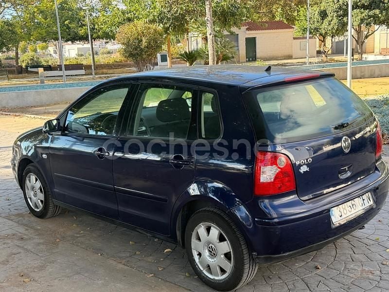 Usado VW Polo Highline 75 CV (55 kW) 2003 Azul Berlina