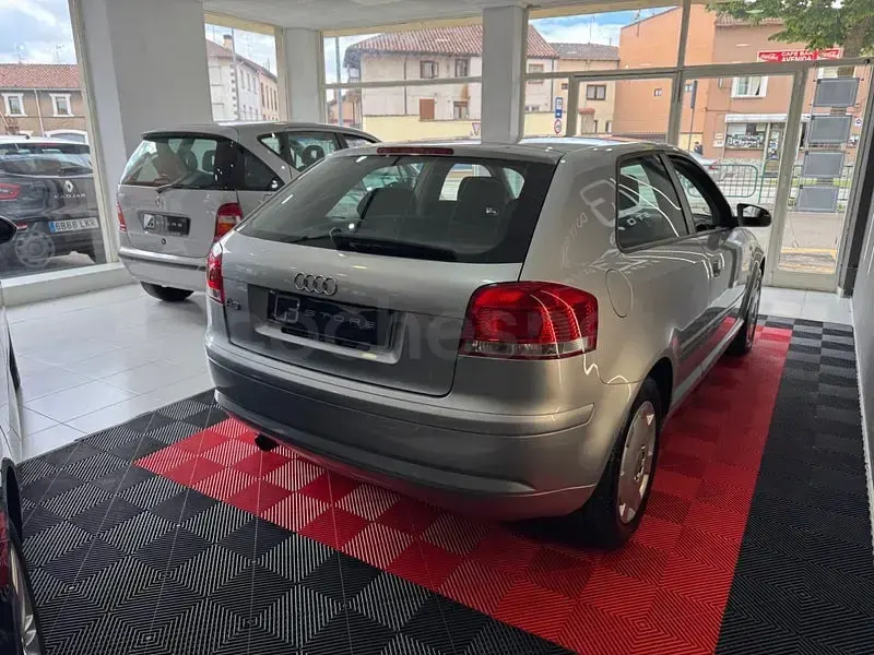 Usado Audi A3 Attraction 102 CV (75 kW) 2004 Gris / plata Utilitario