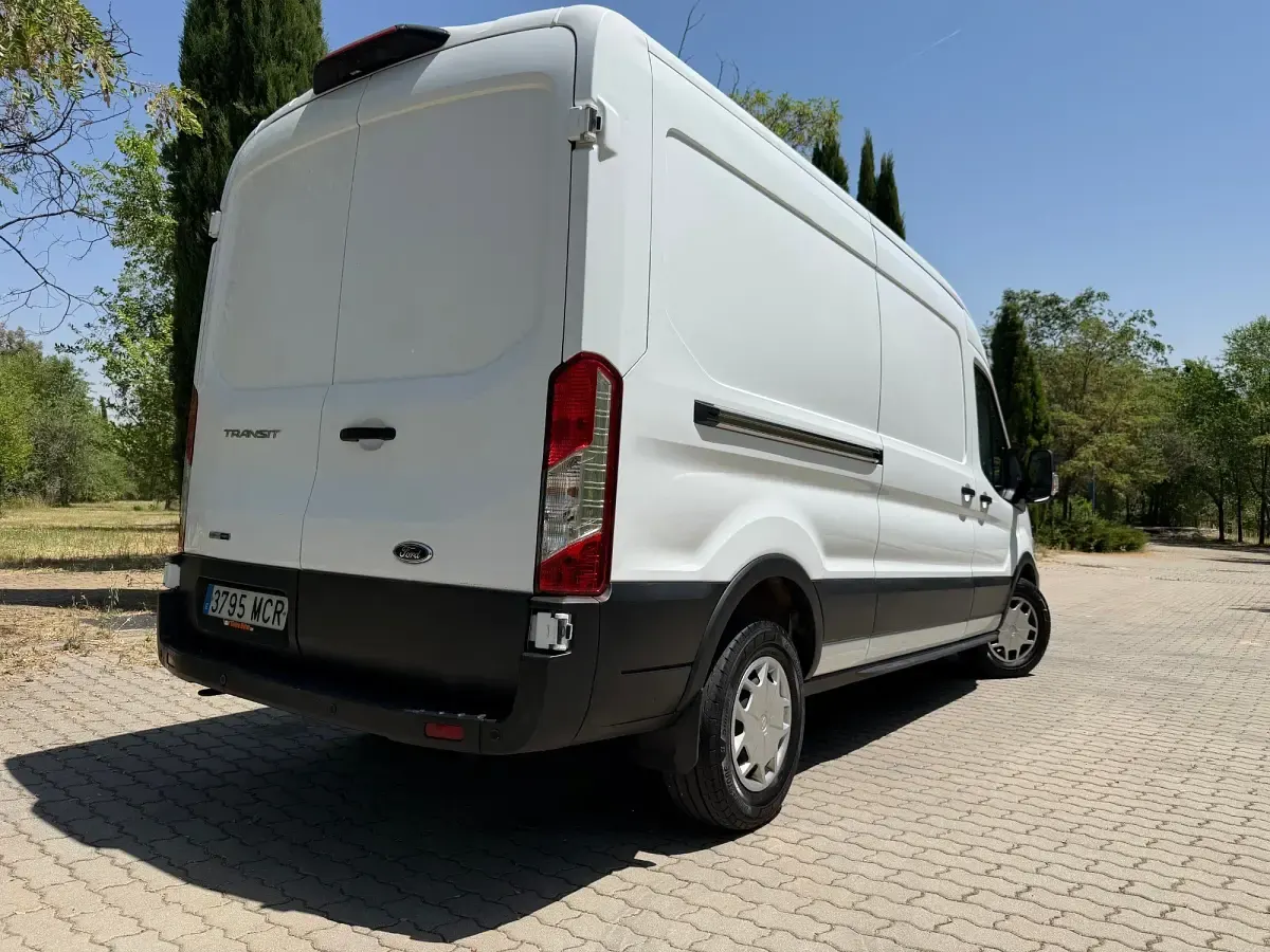 Usado Ford Transit Trend 130 CV (95 kW) 2022 Blanco Van