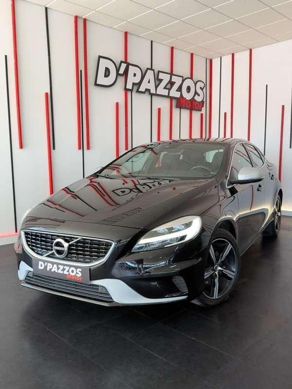 Usado Volvo V40 R-Design Momentum 120 CV (88 kW) 2019 Gris Utilitario