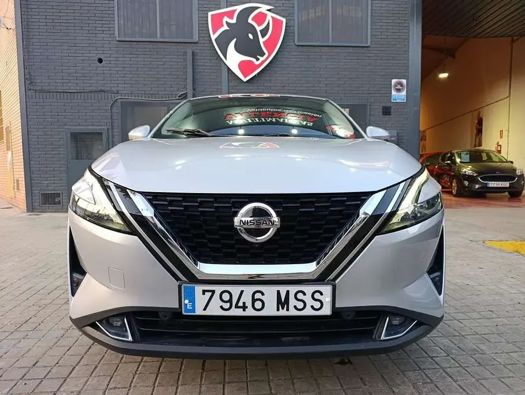 Usado Nissan Qashqai N-Connecta 140 CV (102 kW) 2024 Gris / plata SUV